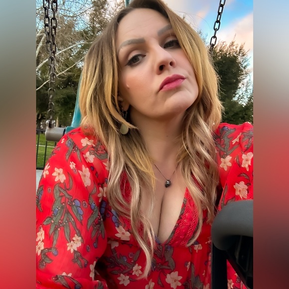 Meet your Posher, Danielle - Picture 4 of 16